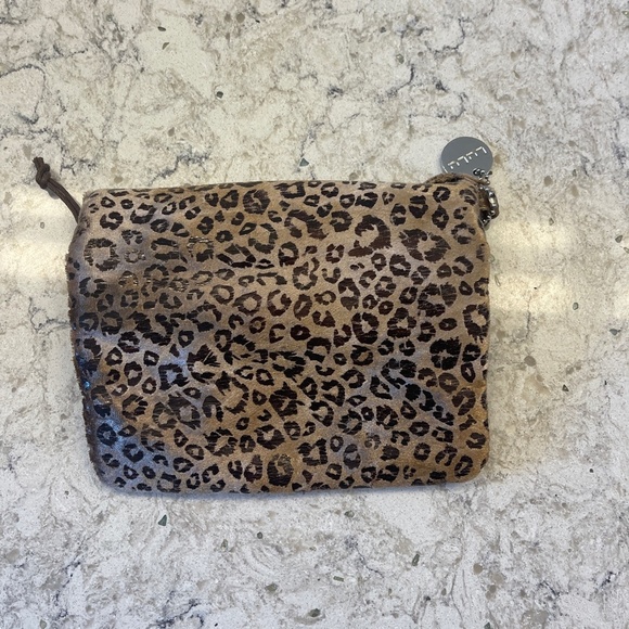 Animal print wristlet by Lulu - Picture 3 of 10